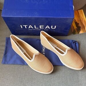 Italeau Handmade in Italy Women's Tan Flats